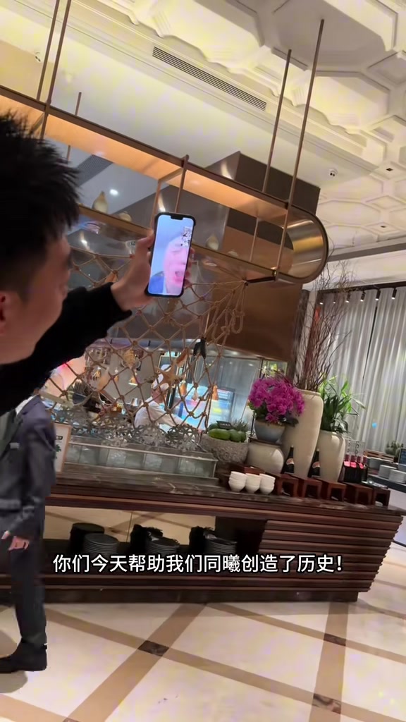 很激动!同曦老板和球队连线 宣布本场奖金加3倍 明天将亲自接机